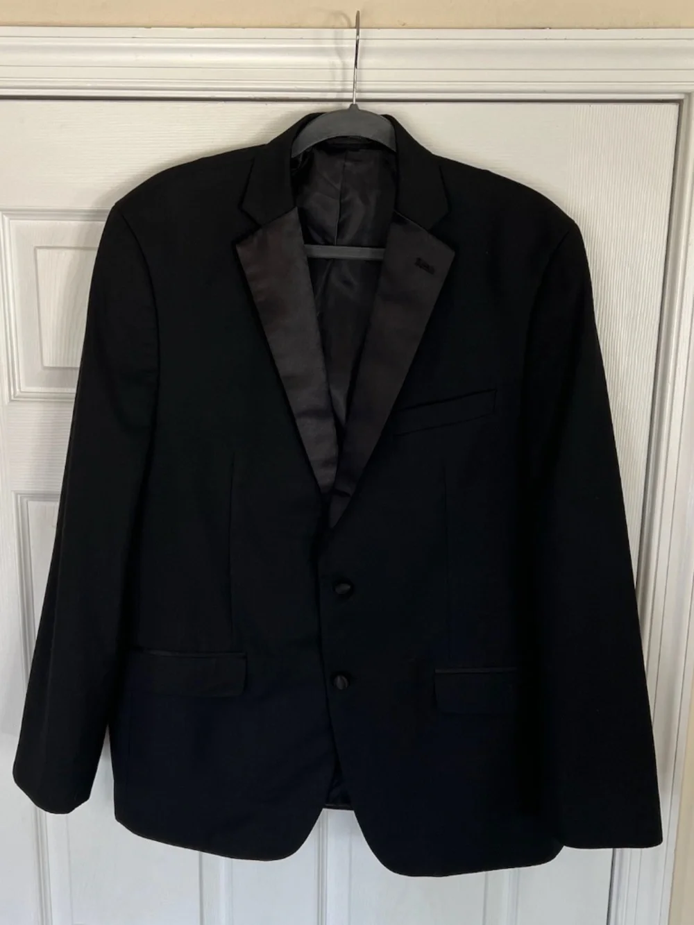 Van Heusen Black Slim Fit Tuxedo Blazer, Size 42R